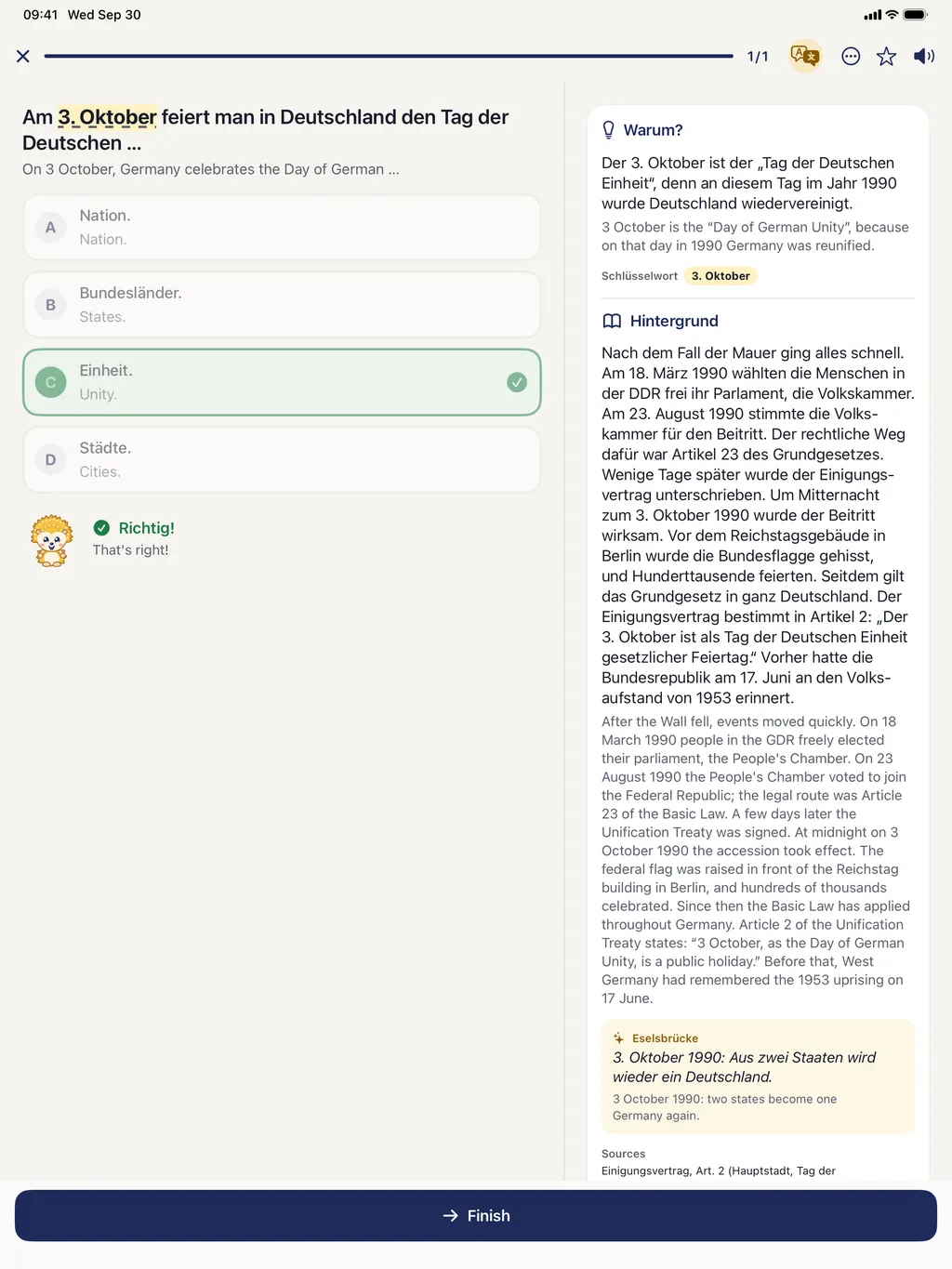 Hedi on iPad: the question “Am 3. Oktober feiert man in Deutschland den Tag der Deutschen …” answered correctly, with the Warum?, Hintergrund, Eselsbrücke and Sources on the right.